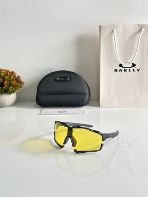 Oakley_8241_Black_Yellow