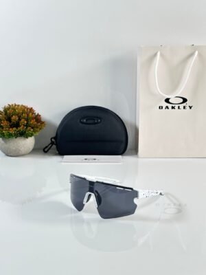 Oakley_2305_Black_White_
