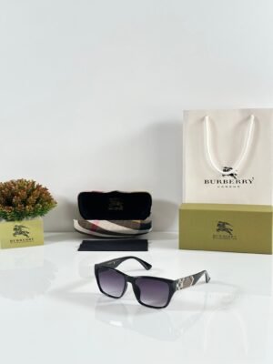 Burberry_WMNS_9933_Black_DC