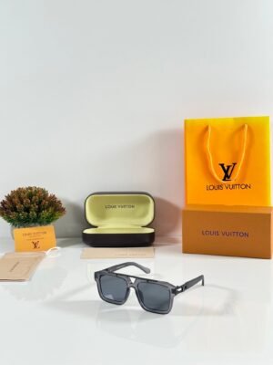 Louis_Vuitton_121_Grey