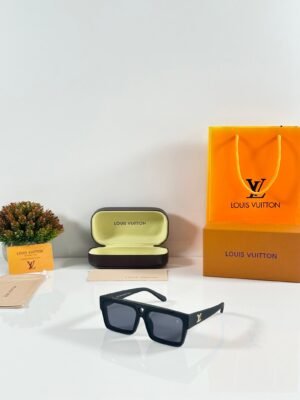 Louis_Vuitton_1984_Black