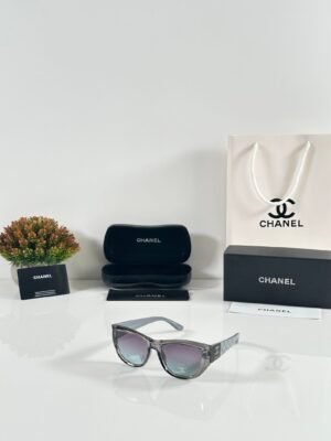 Chanel_WMNS_0688_Grey_Green_DC