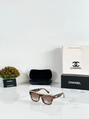 Chanel_WMNS_8318_Tiger_Brown