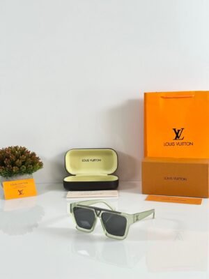 Louis_Vuitton_1502_Ice_Green_Black