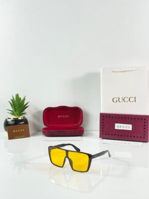 Gucci_7110_Black_Yellow