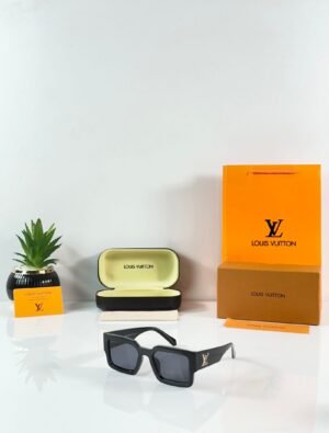 Louis_Vuitton_0646_Black